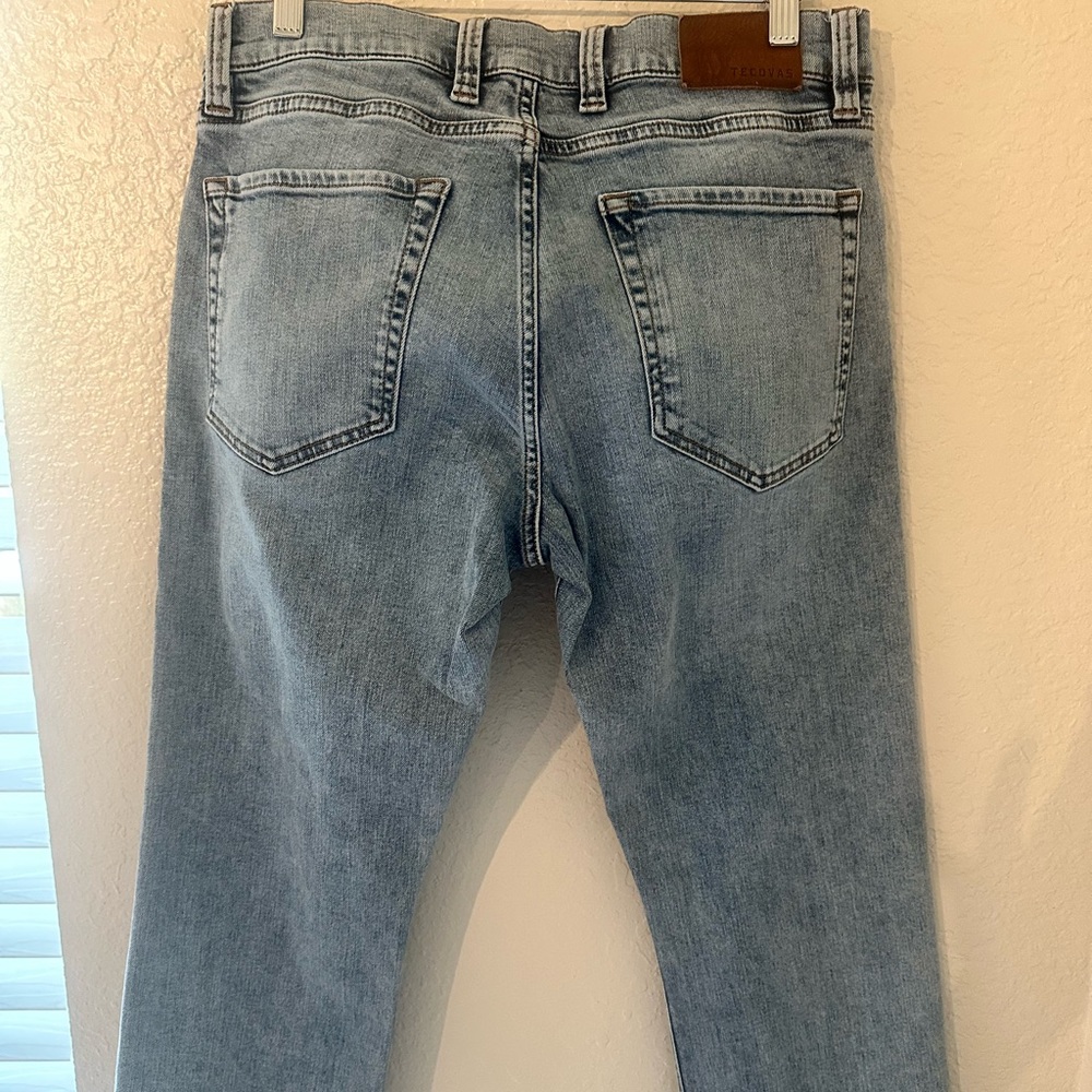 Tecovas Men's Light Blue slim straight Jeans